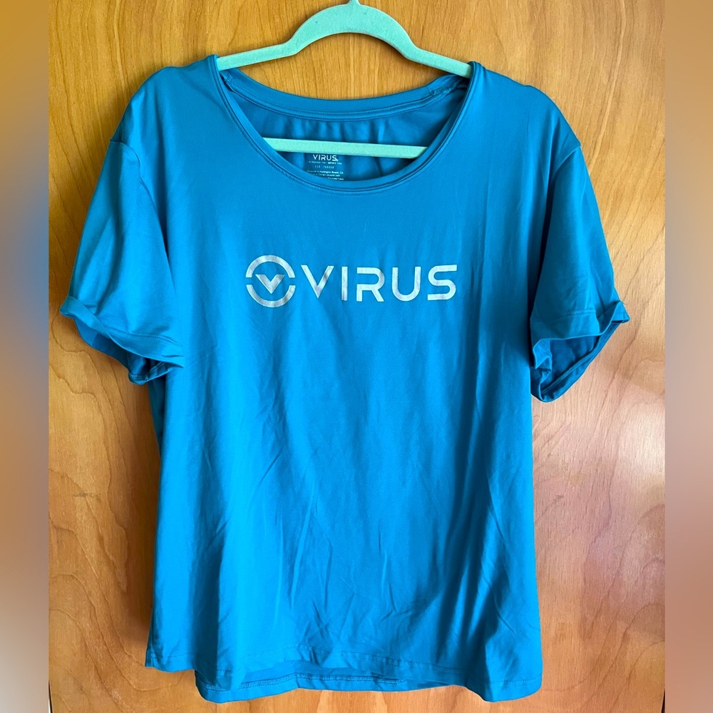 Virus Moisture Wick Workout Tee Size XXL